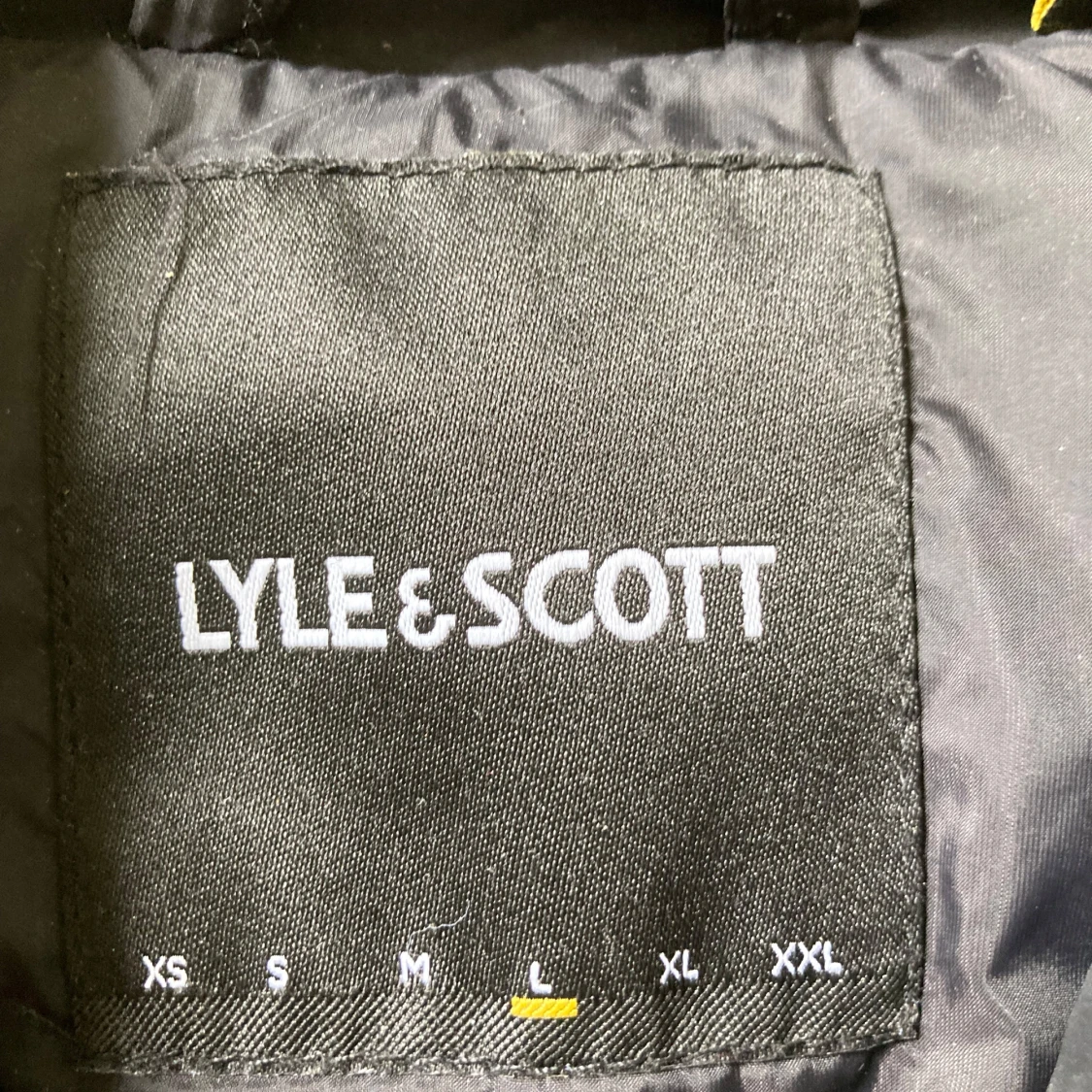 Svart dunväst från Lyle & Scott - 2