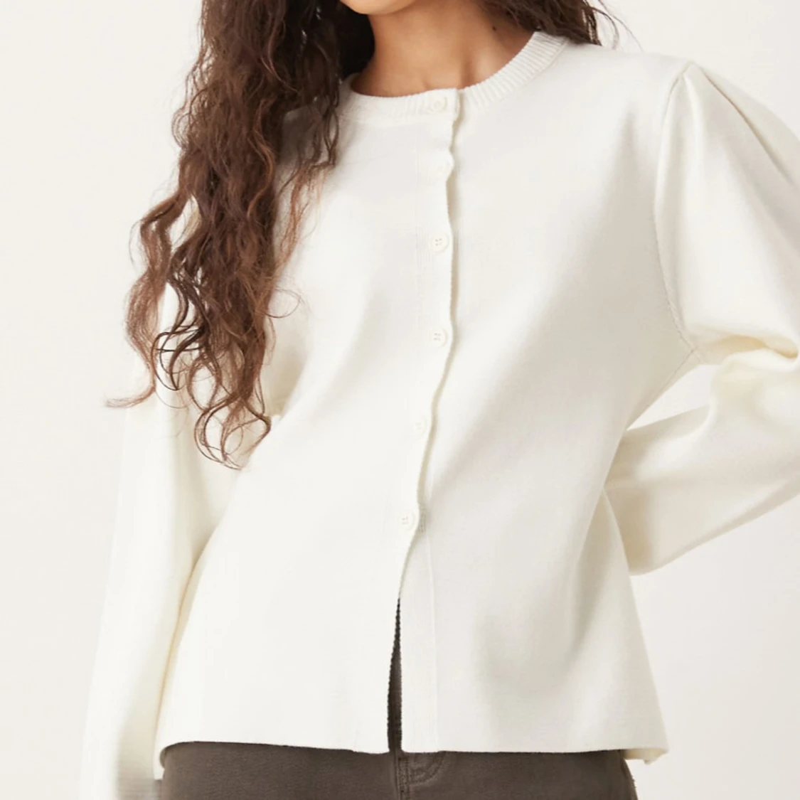 Vit kofta med puffärm och knappar - 1