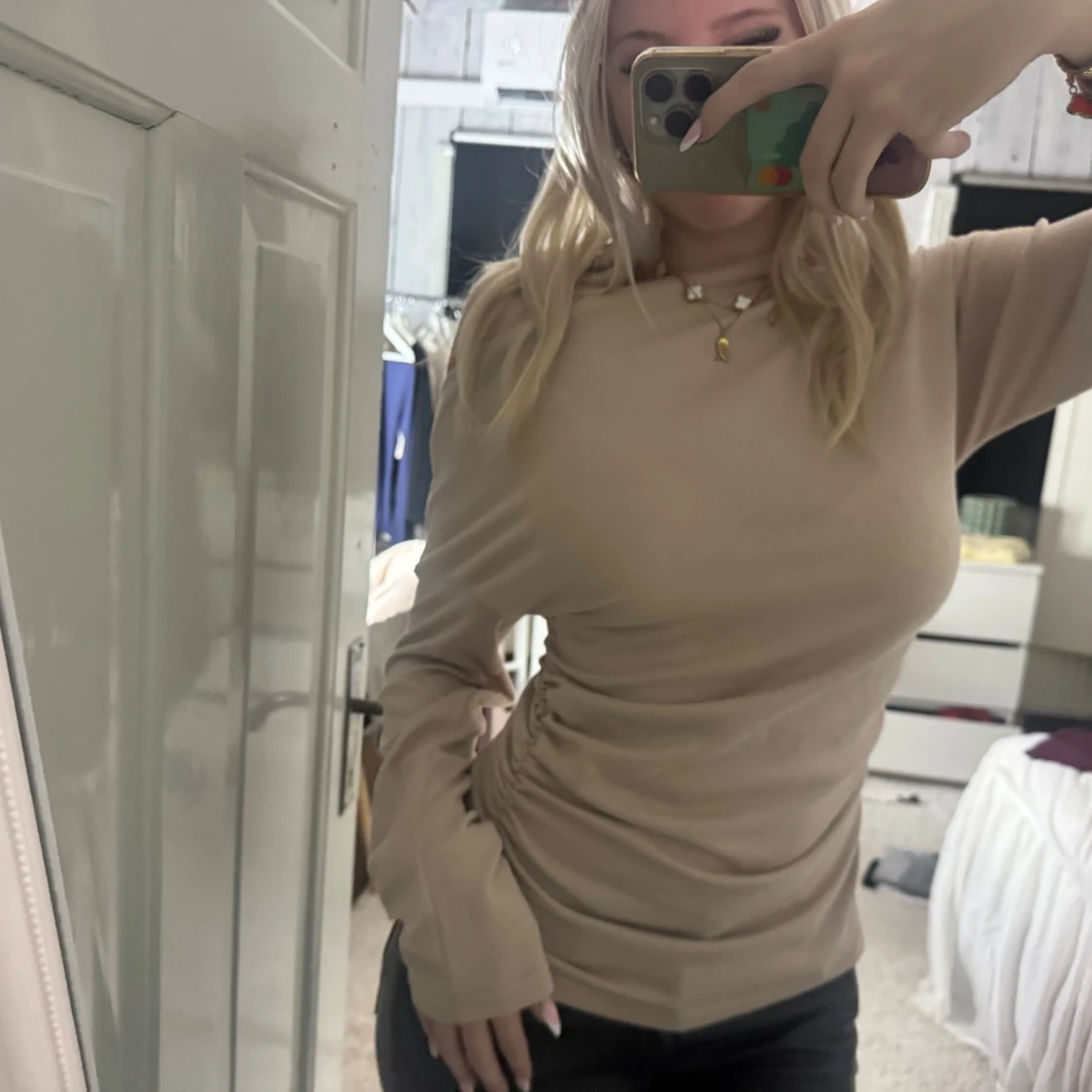 Beige långärmad off shoulder topp  - 1