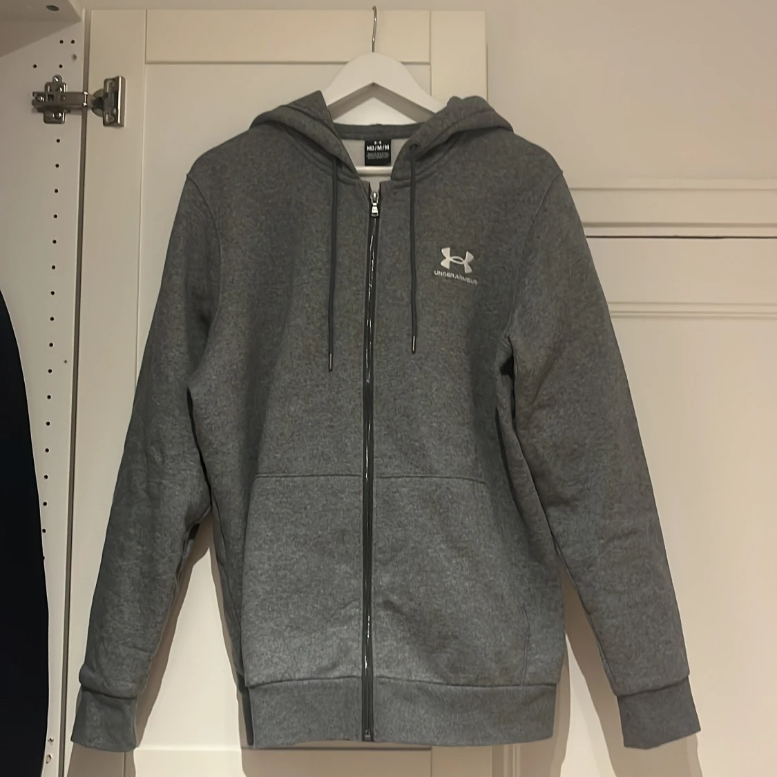 Grå hoodie från Under Armour