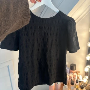 Svart blus/tshirt  - Jättefin använd fåtal gånger 