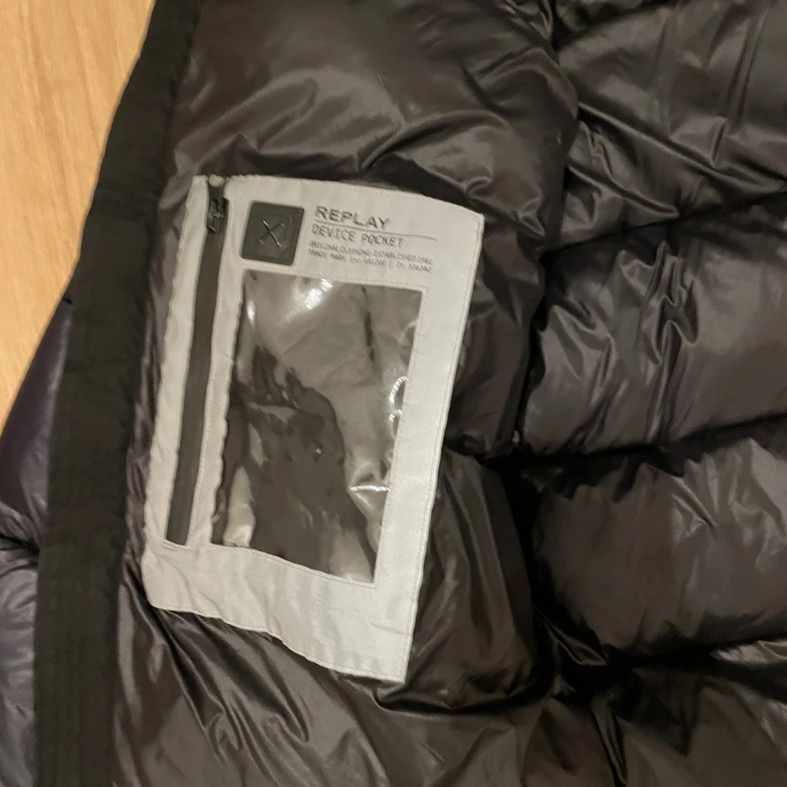 Svart pufferjacka från Replay - 4