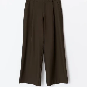 SÖKER!!! - SÖKER!! Vill köpa dessa kostymbyxor från gina i storlek 36 eller 38!!