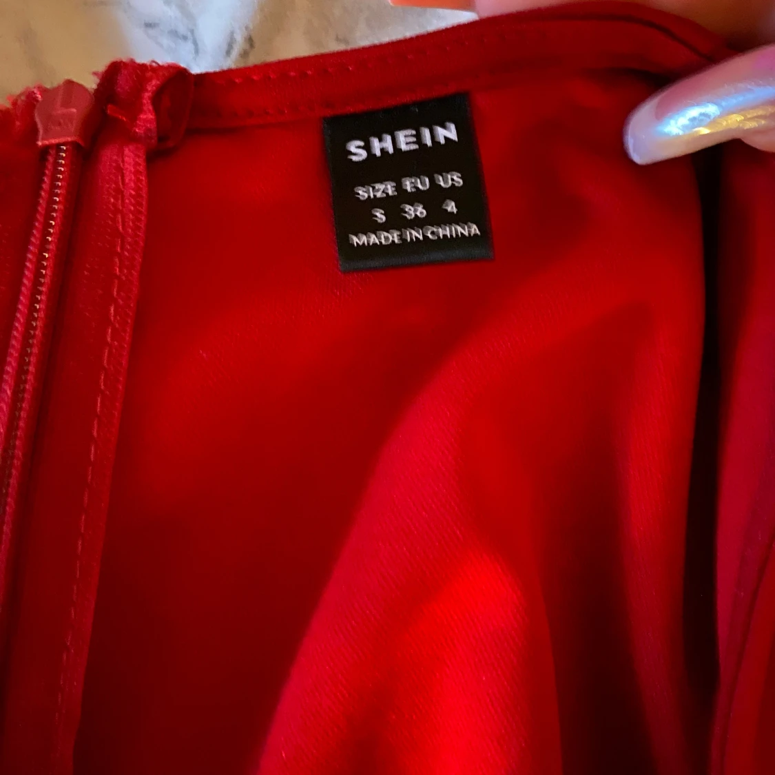 Röd asymmetrisk klänning från SHEIN - 4