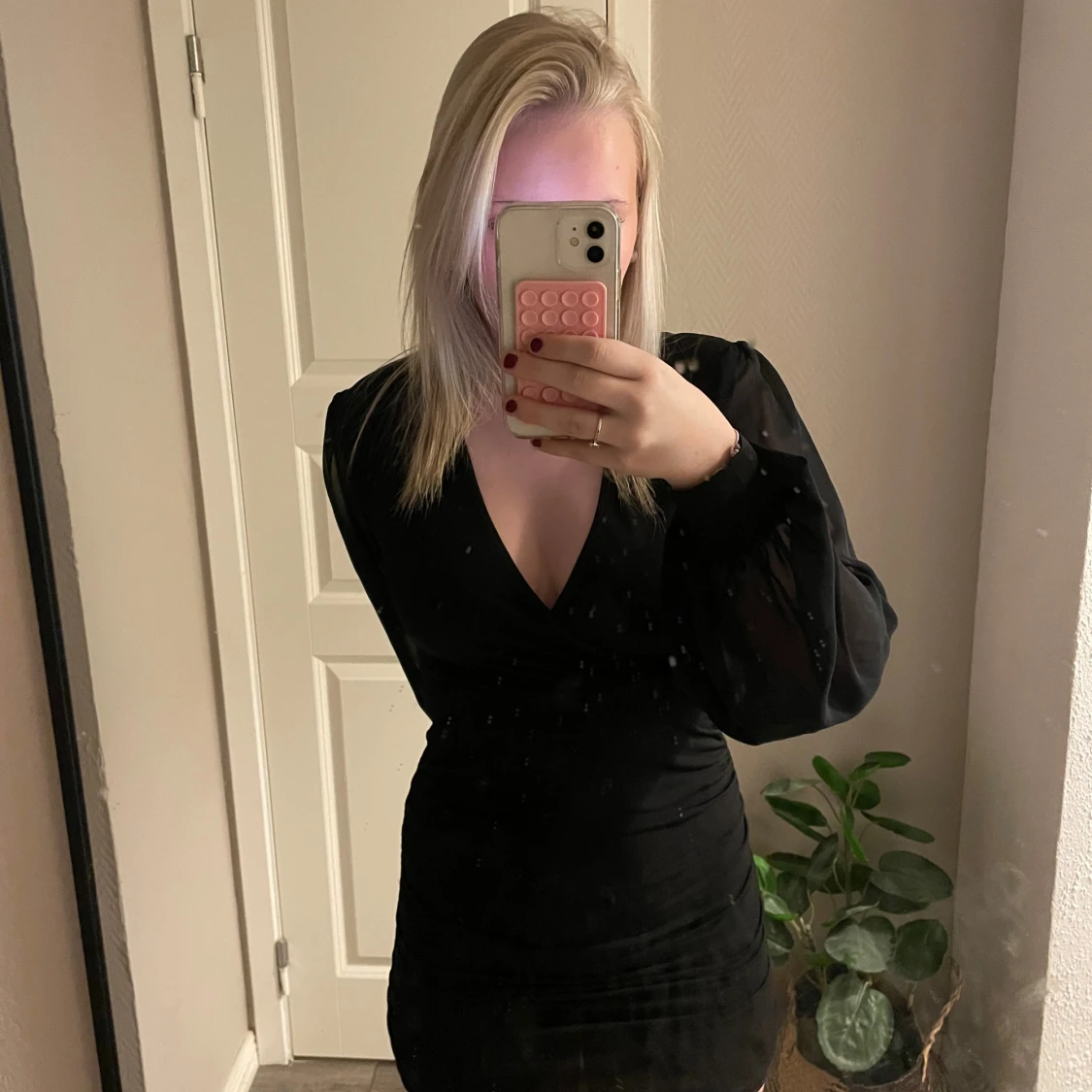 Svart omlottklänning från NLY One