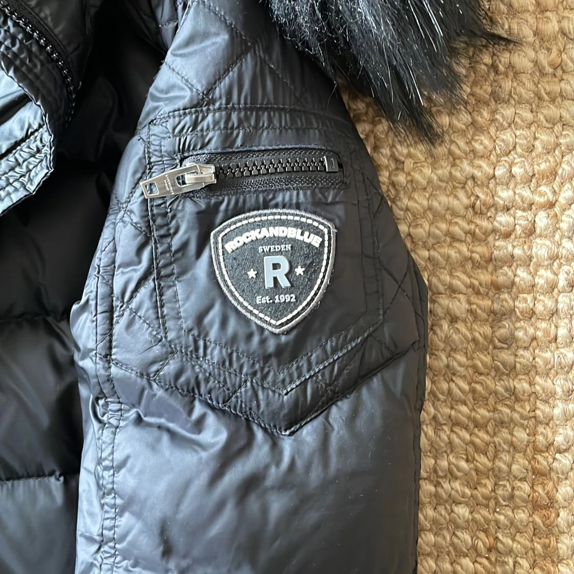 Svart lång dunjacka Rockandblue 38 - 1