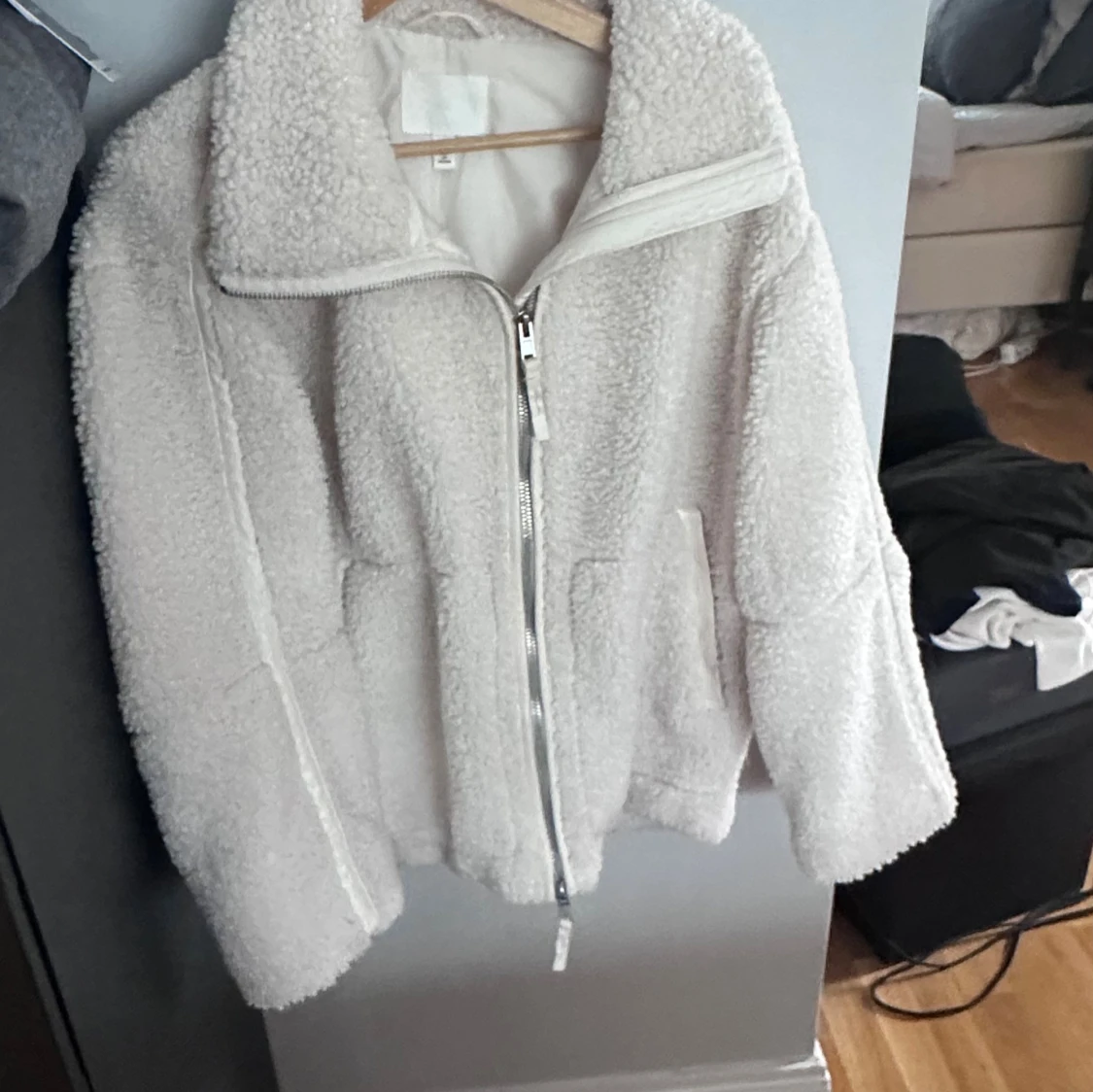 Vit teddyjacka från H&M, storlek M