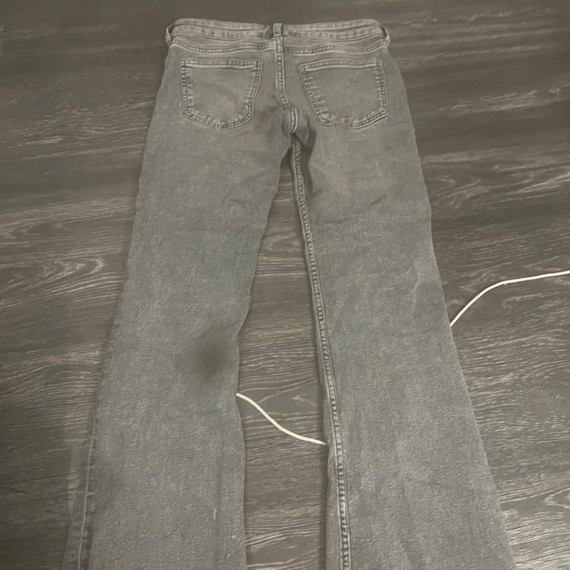 Grå bootcut jeans med låg midja  - 1