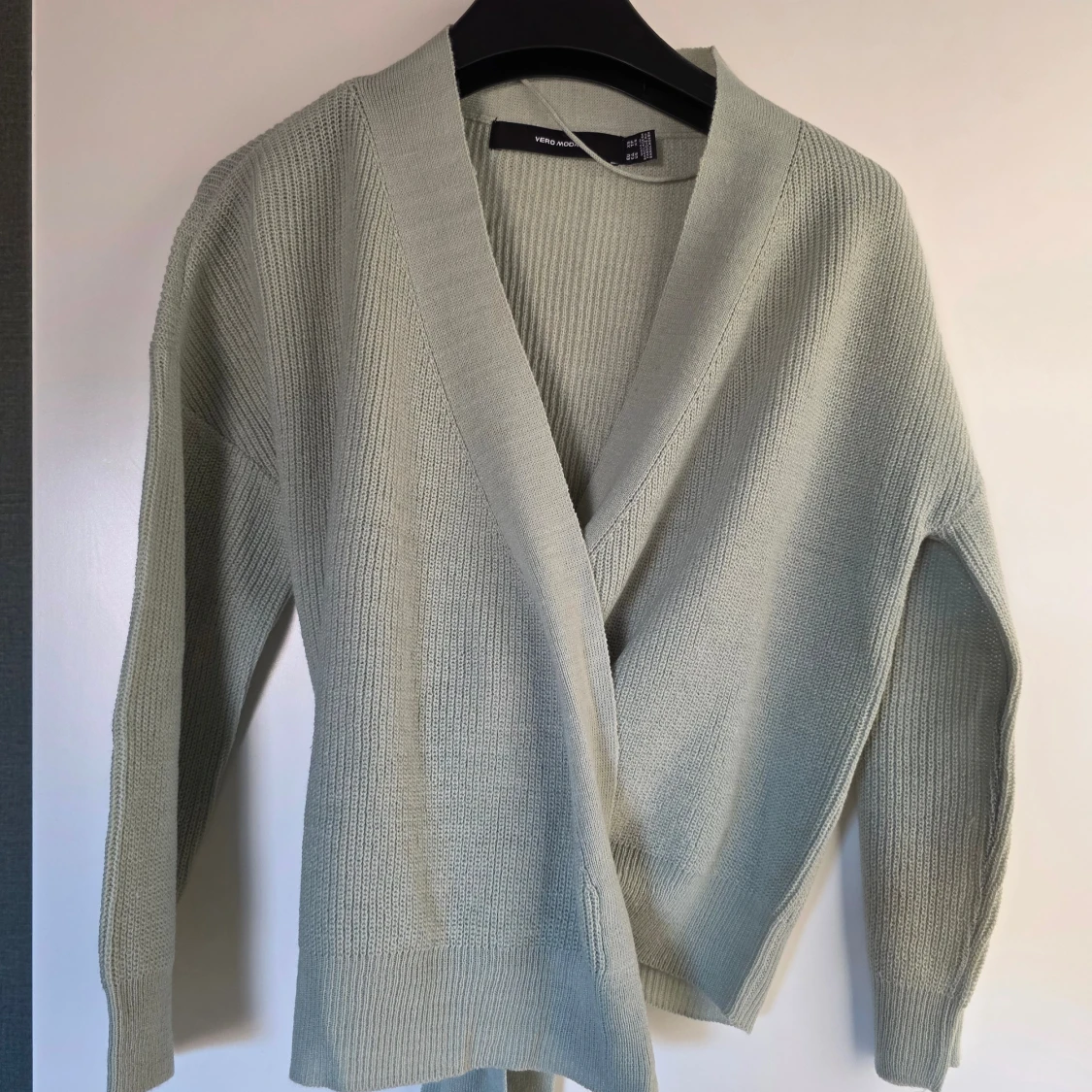 Ljusgrön omlottkofta från Vero Moda