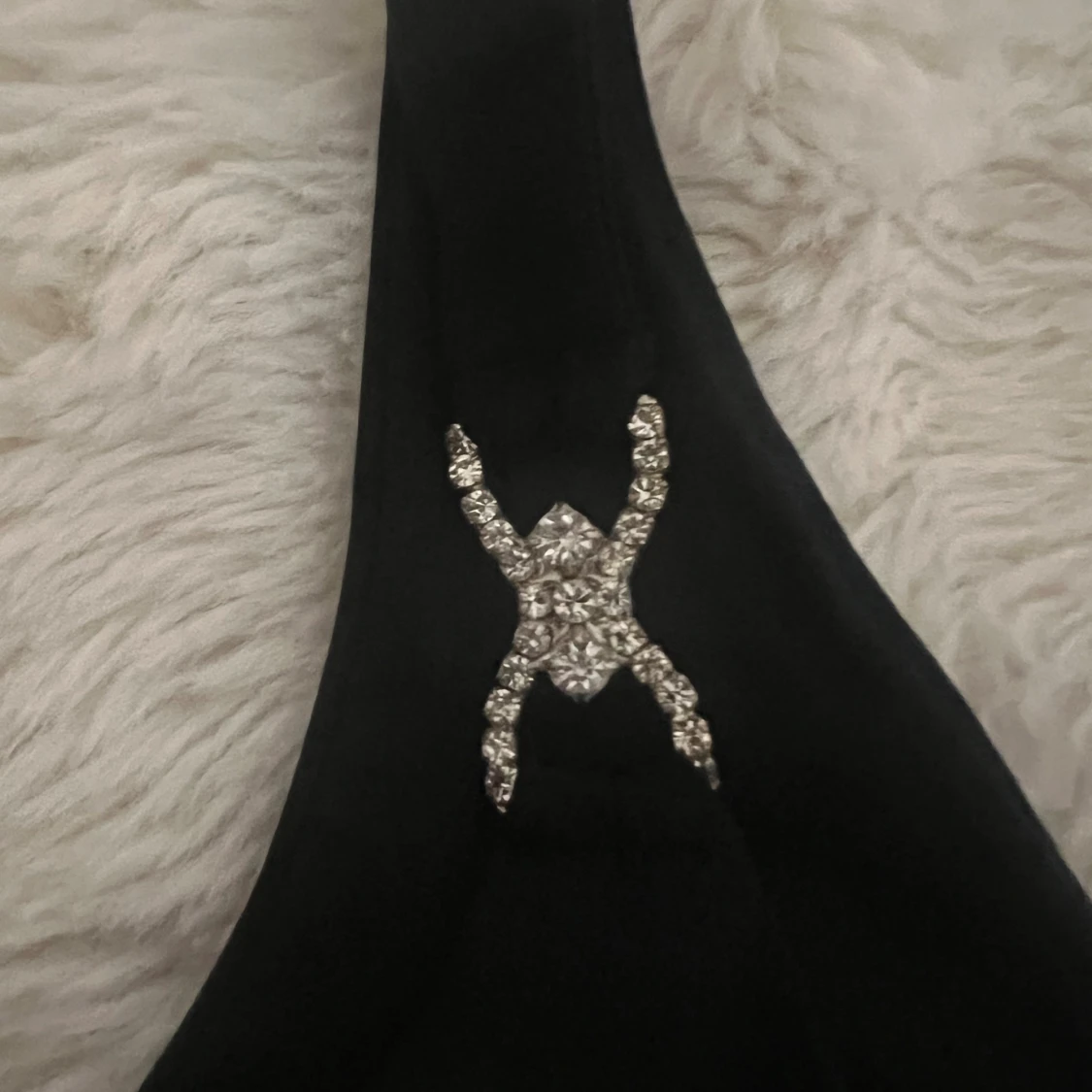 Svart linnetopp med strassdetaljer H&M - 1