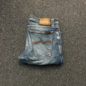Blå nudie jeans - Ett par feta jeans som är riktigt fräscha🤗 modellen är 178