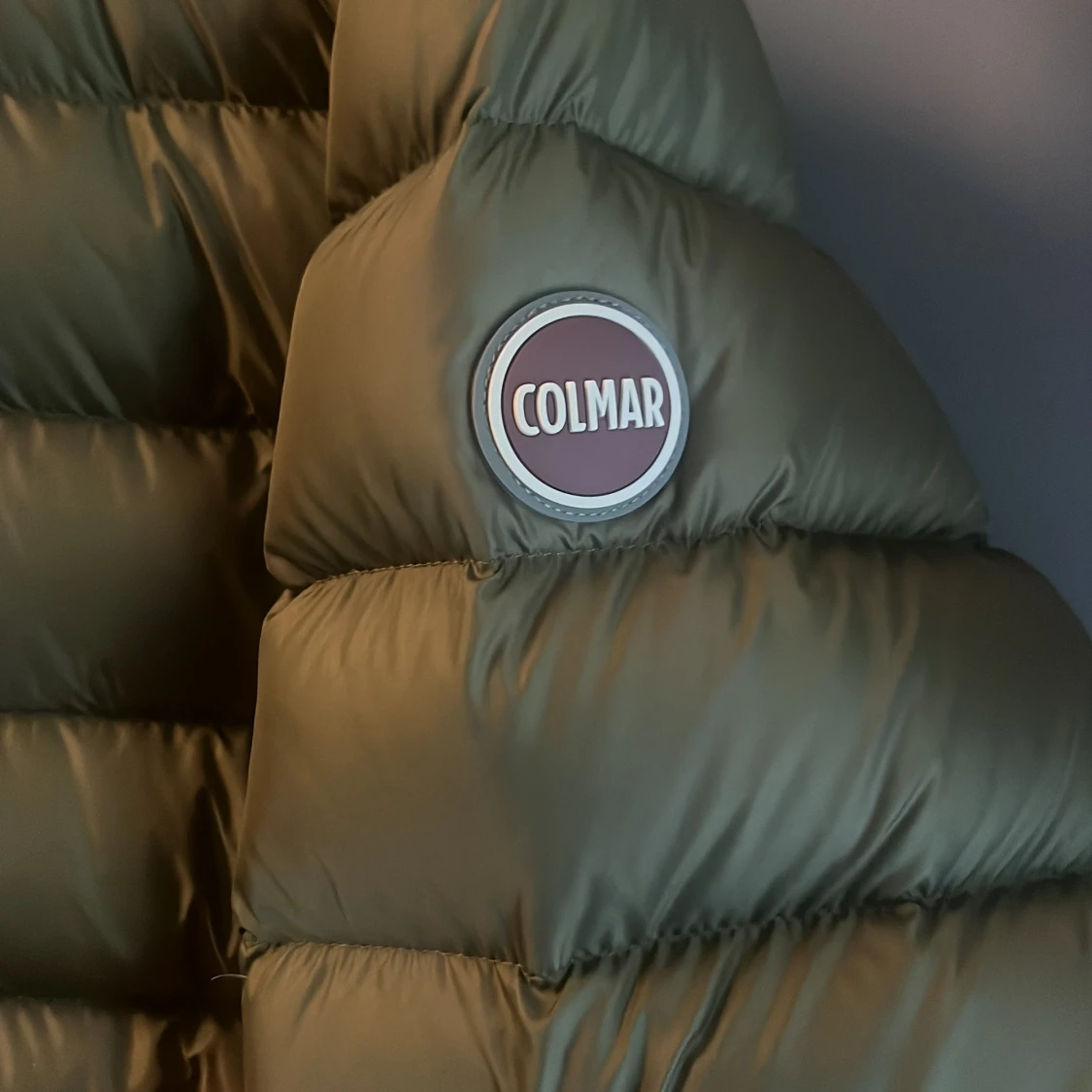 Olivgrön pufferjacka från Colmar - 1