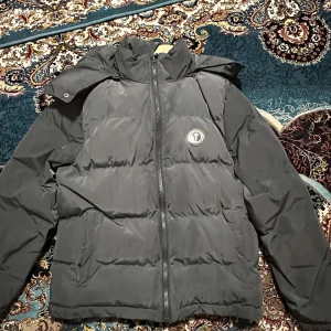 Trapstar jacka sparsamt andvänd - Jag säljer min trapstar jacka då den inte passar mig längre priset kan diskuteras