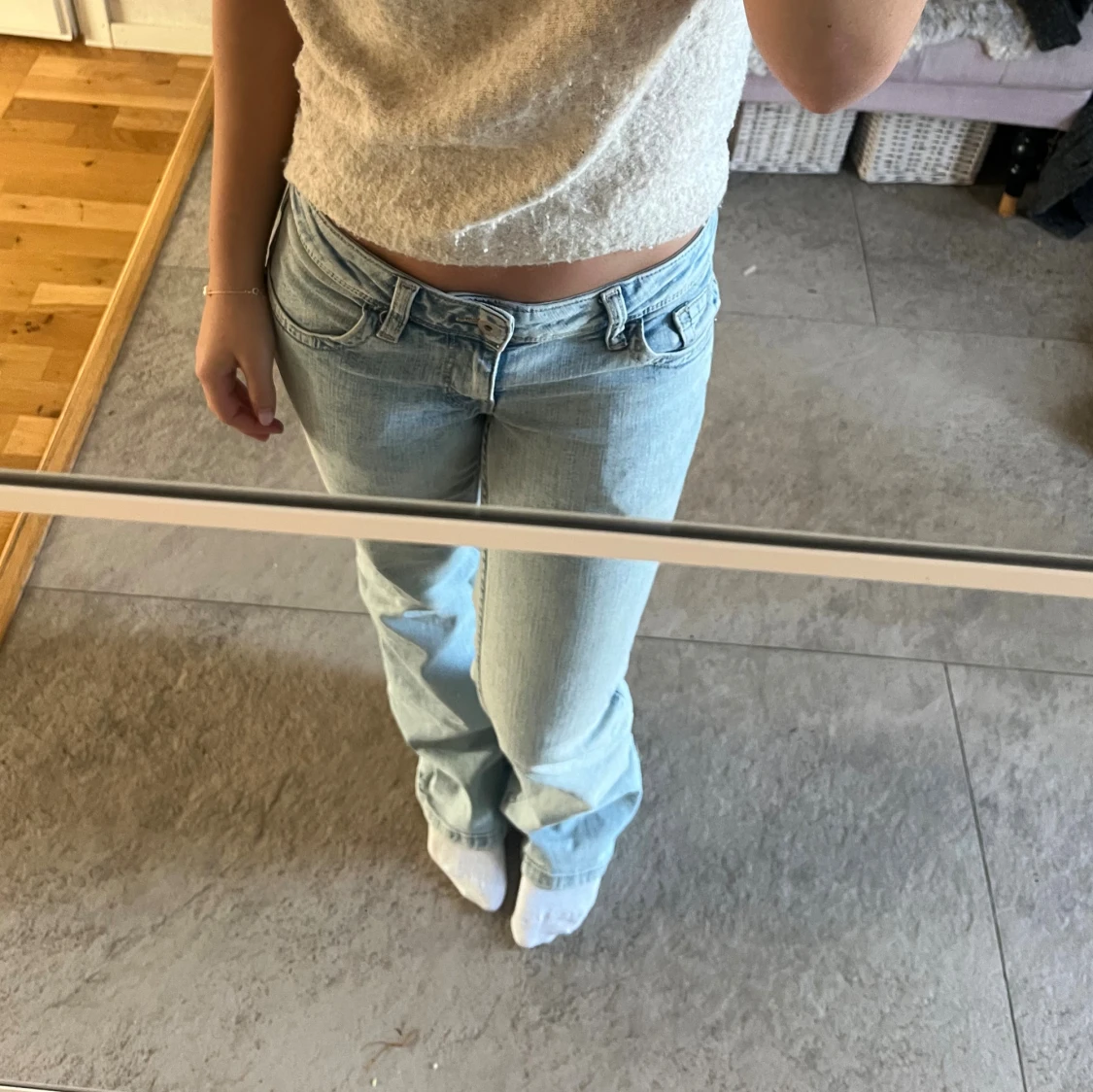 Ljusblå bootcut lågmidjade jeans