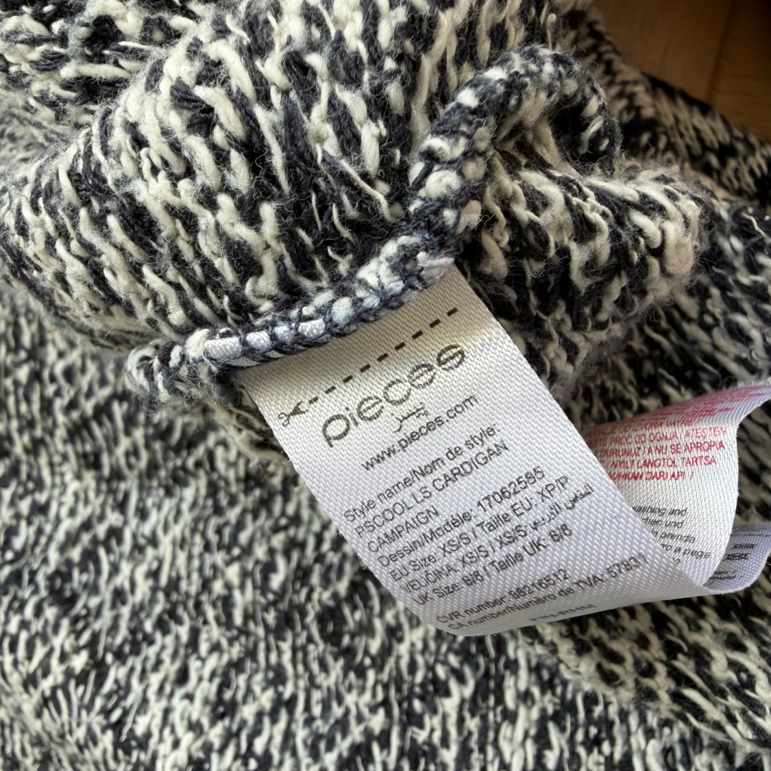 Mönstrad kofta från Pieces - 4