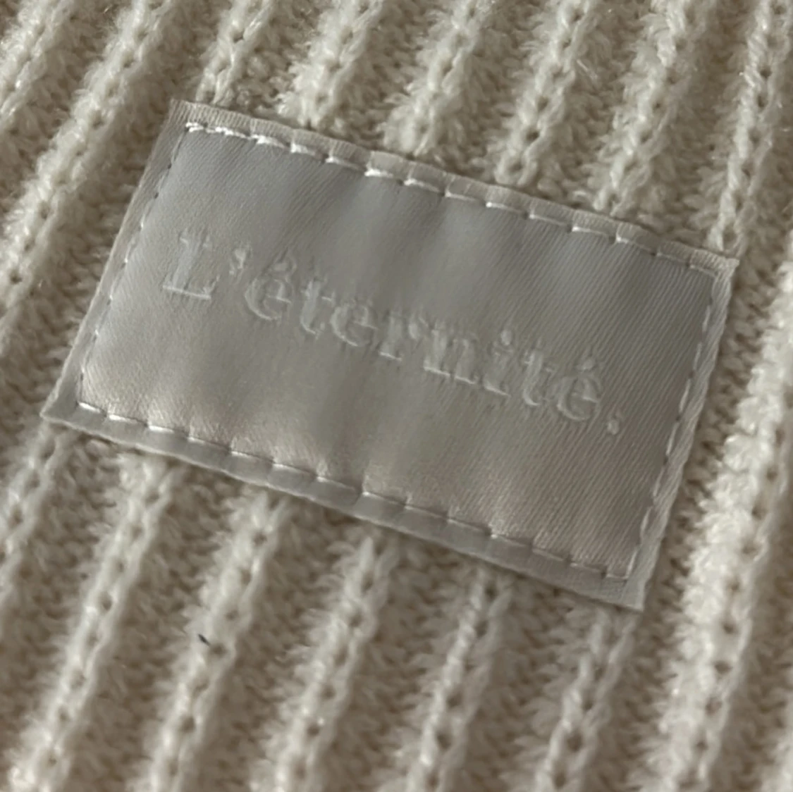 Vit ribbad mössa från H&M Divided - 1