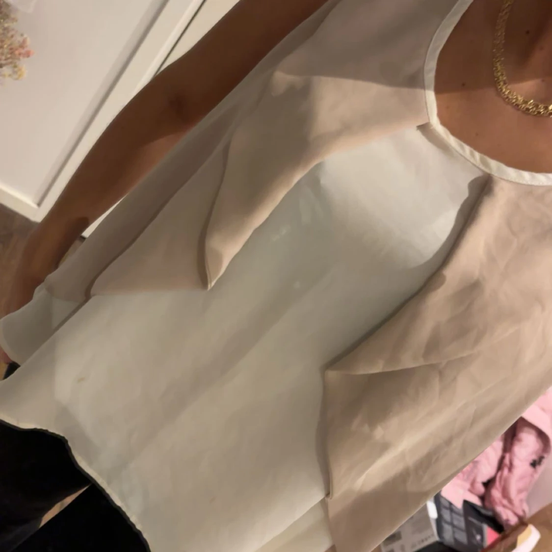 Beige och vit blus  - 1