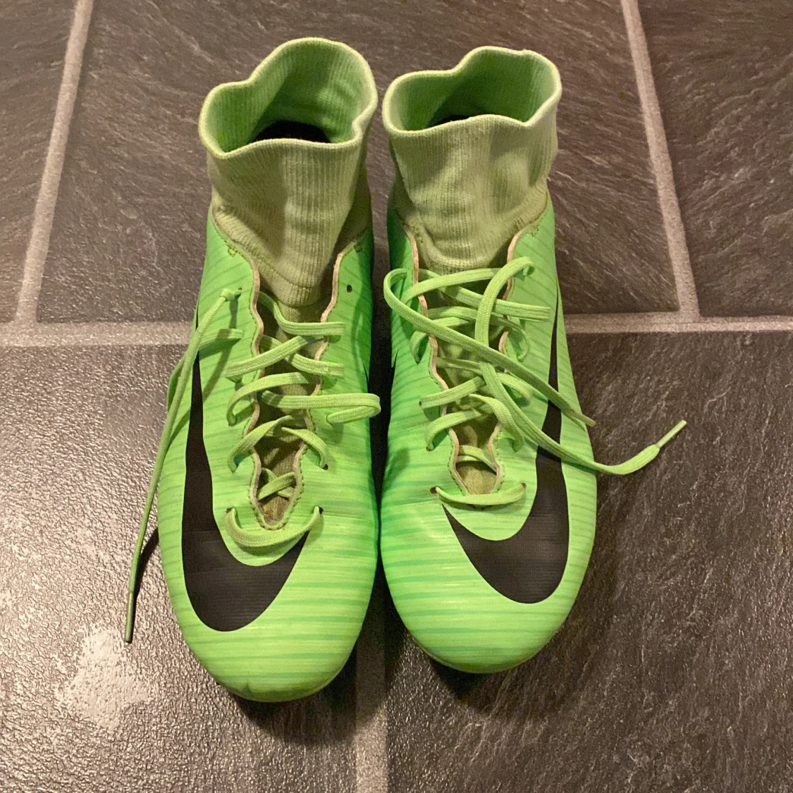 Nike Mercurial gröna fotbollsskor (kan gå ner i pris)