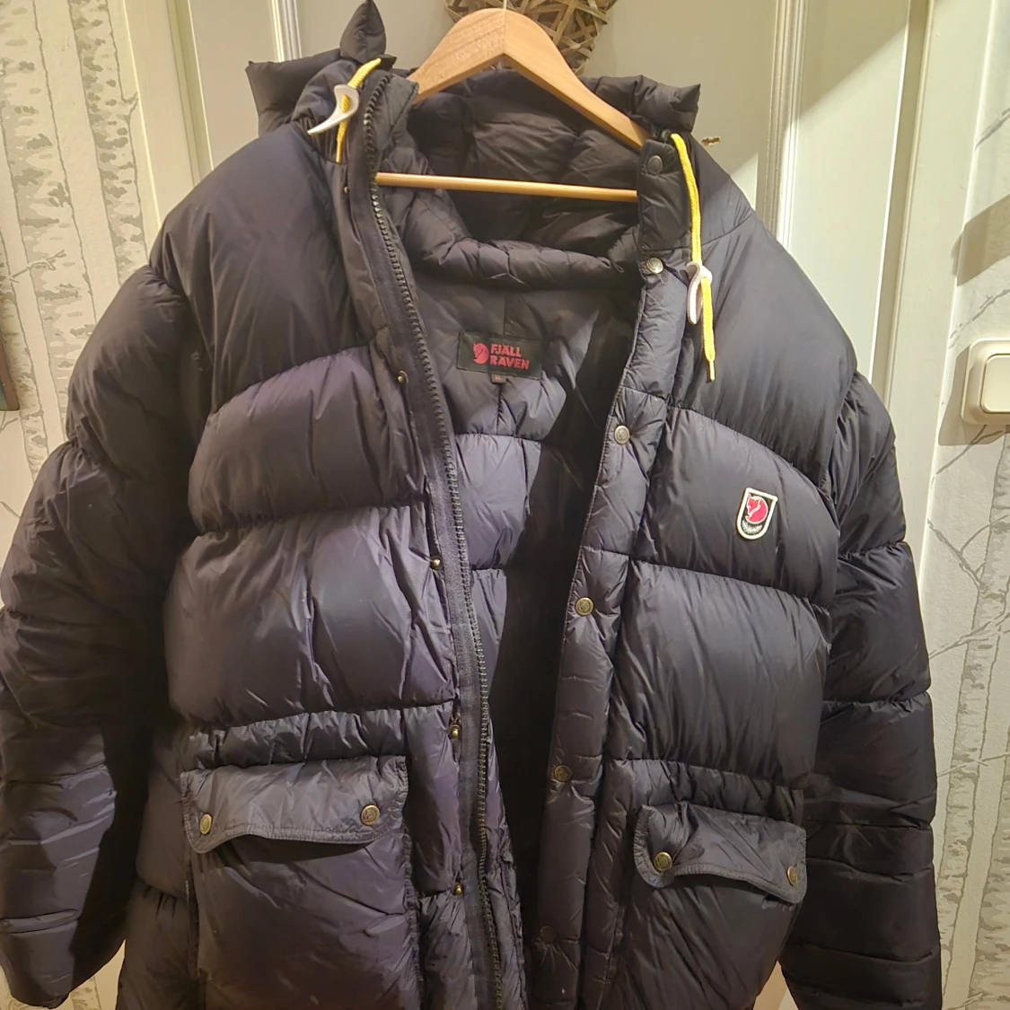 Svart dunjacka från Fjällräven storlek XL