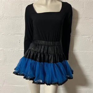 Kjol med resår i midjan. Storlek onesize - Helt ny kjol med resår i midjan. Storlek onesize.