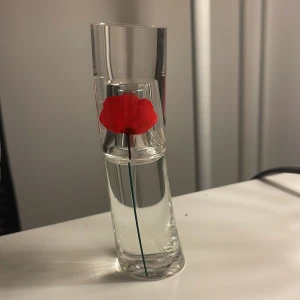 Kenzo flower parfym - Parfym från kenzo som jag knappt använt. 