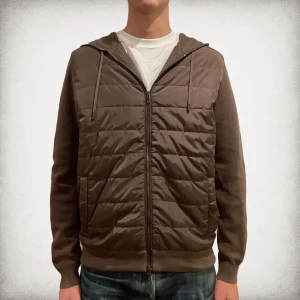 MASSIMO DUTTI HYBRID CARDIGAN - Tjena! Säljer denna Hybrid Cardigan från Massimo Dutti✔️Storlek M✔️ Skriv vid minsta fundering✔️