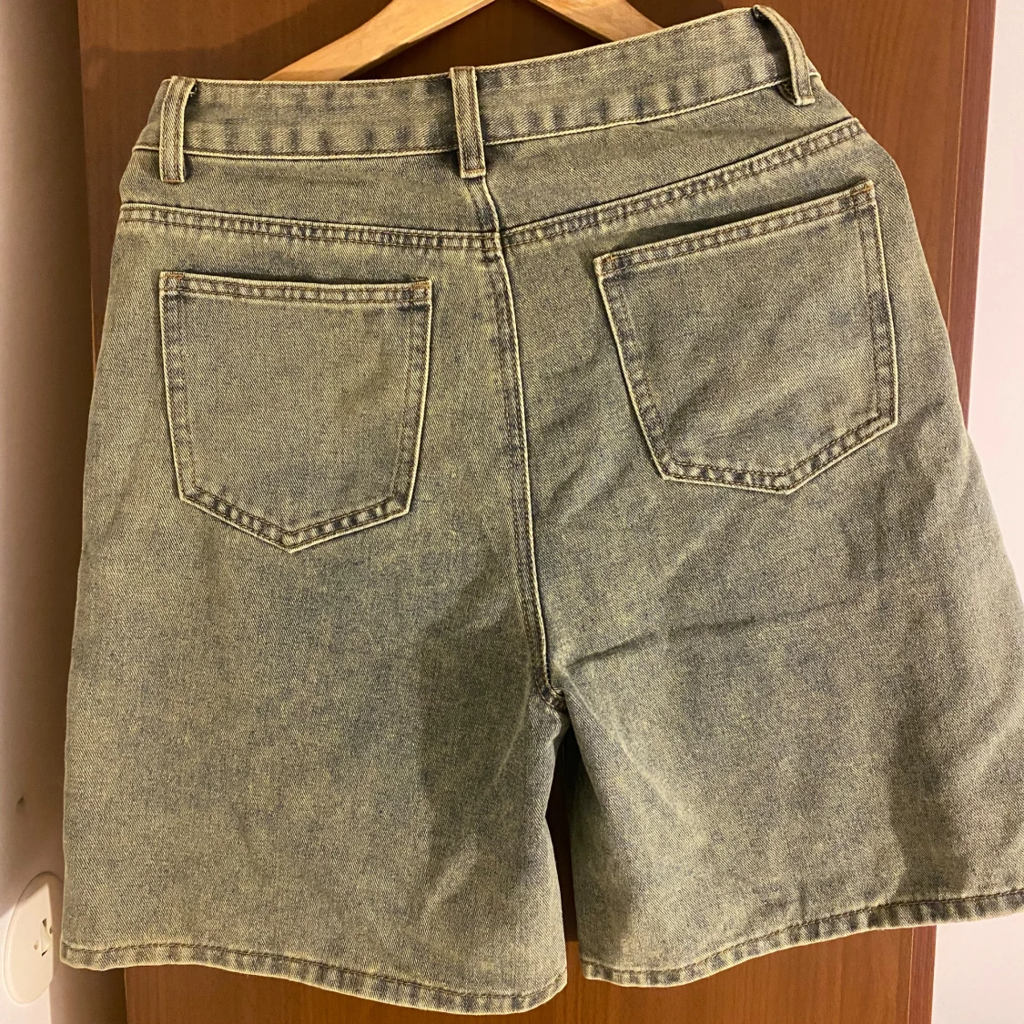 Ljusblå denimshorts från Dazy - 1