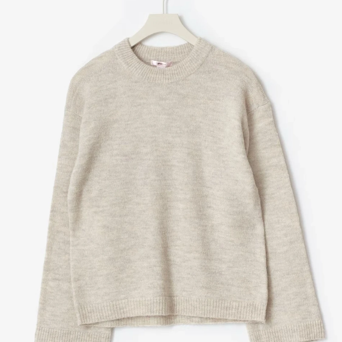 Beige stickad tröja med rund hals - 1