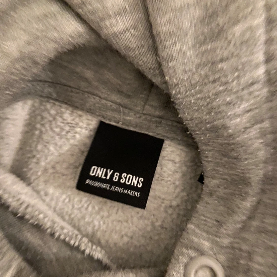 Grå hoodie från Only & Sons - 2