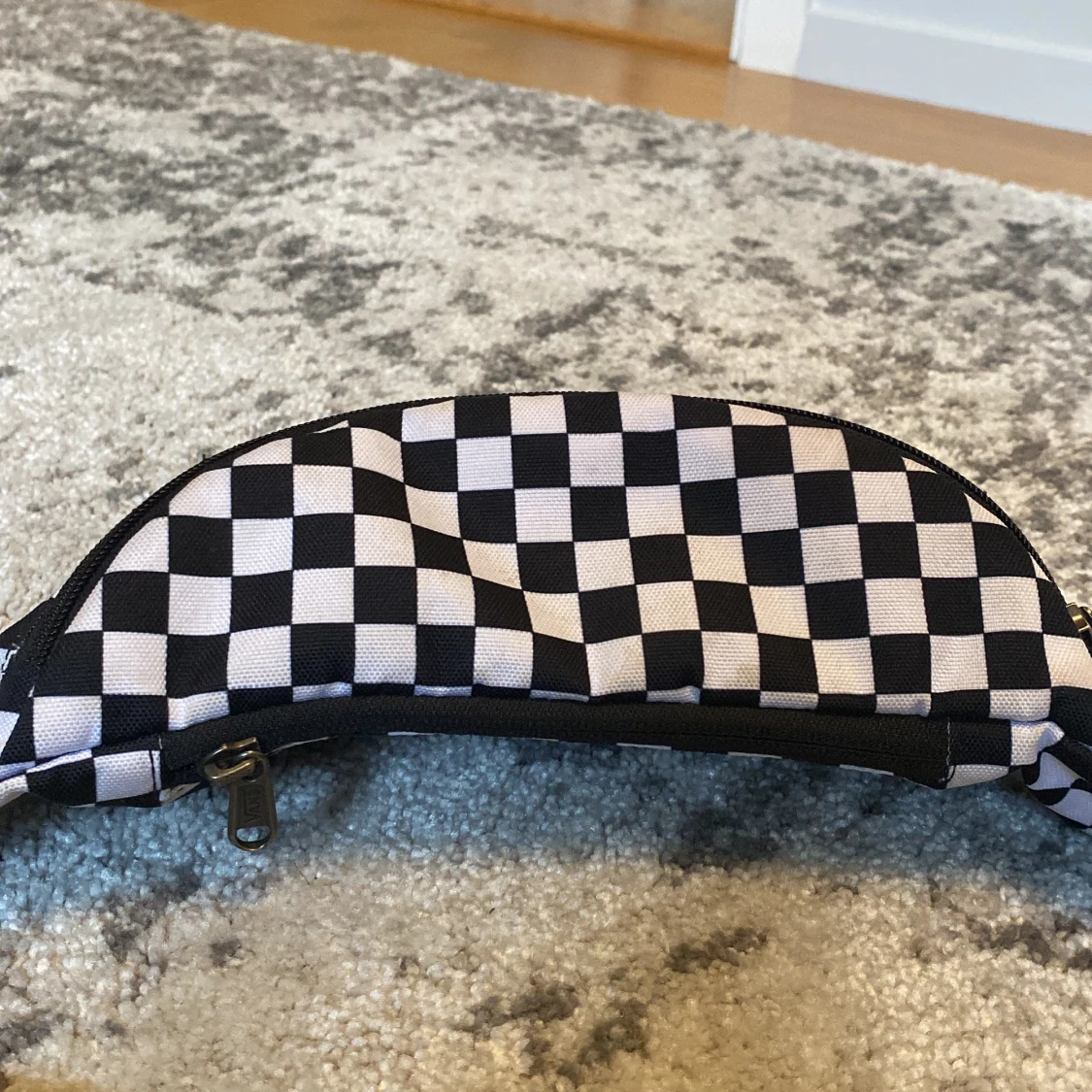 Svartvit rutig axelväska från Vans - 3