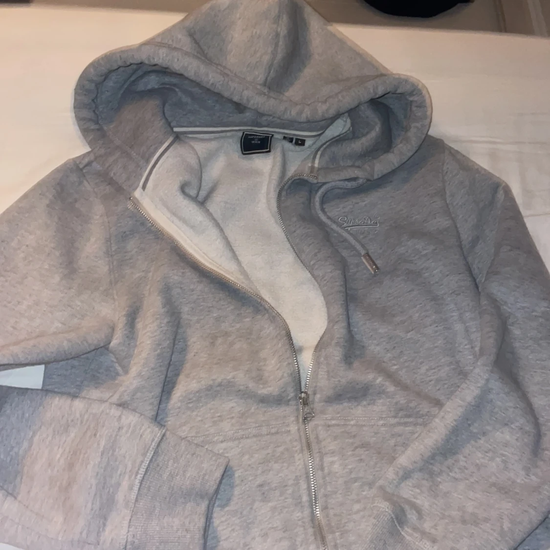 Grå hoodie från Superdry med dragkedja - 2