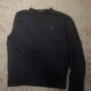 Ralph lauren tröja - Hej! Säljer en Ralph lauren tröja skick 9/10 äkta såklart hör av dig vid frågor eller funderingar