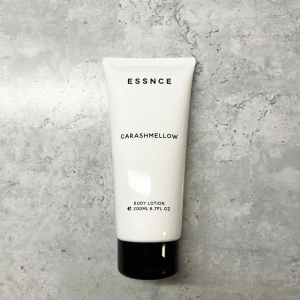 ESSNCE Carashmellow Body Lotion 200ml - Endast testad litegrann på armen, helt slutsåld. Otrolig doft perfekt nu inför höst & vinter. 