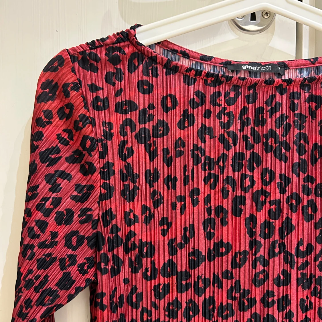 Röd leopardmönstrad topp Gina Tricot - 2