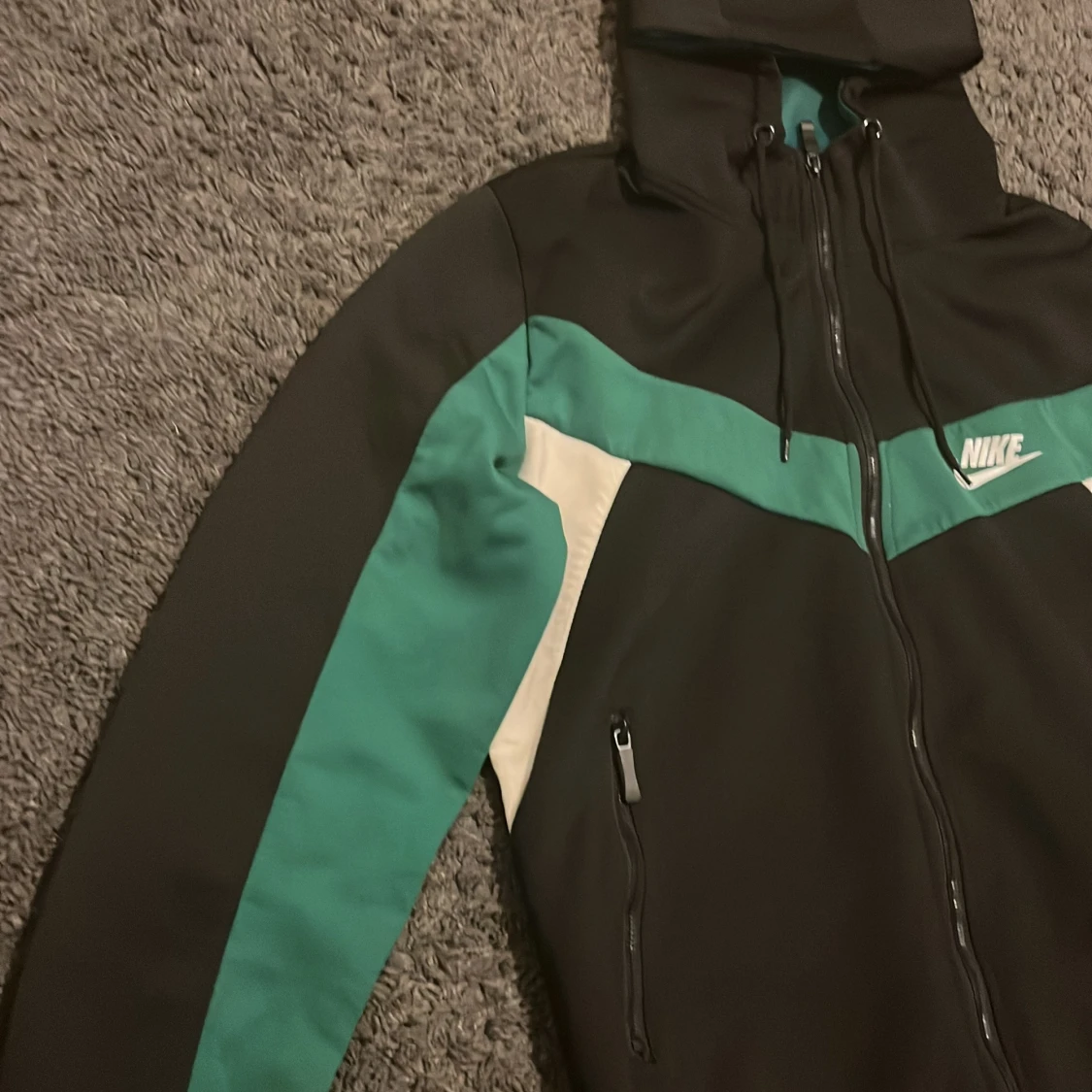 Nike svart och grön vindjacka med huva - 3