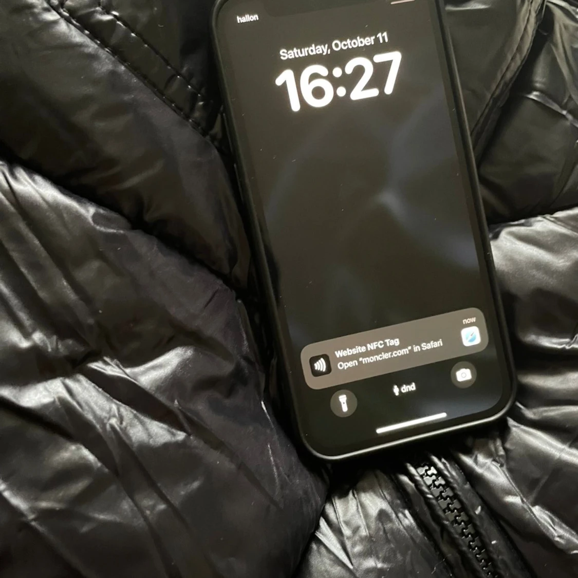 Svart Moncler pufferjacka med huva - 4