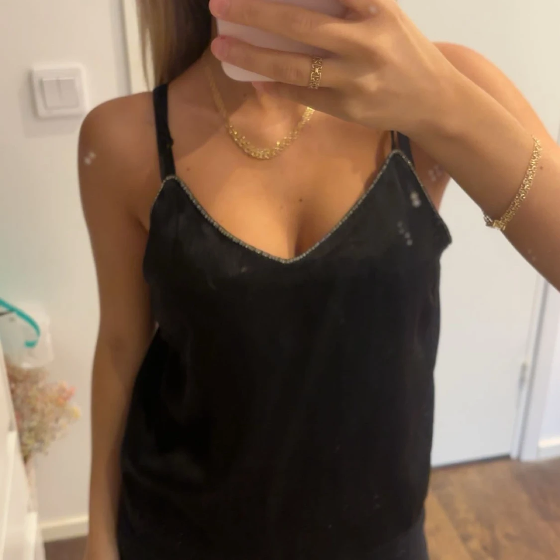 Svart linnetopp med strasskant