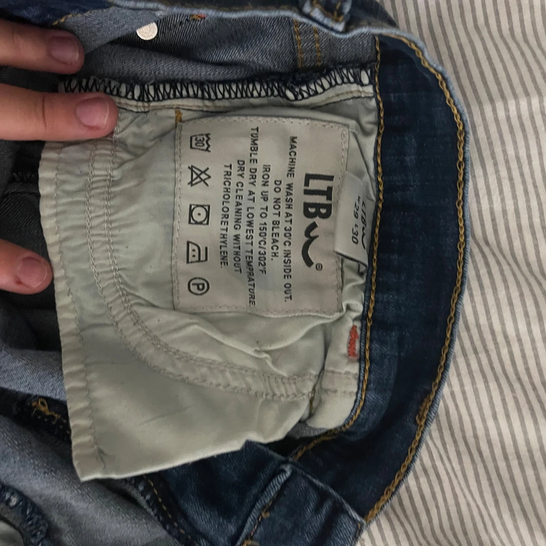 Blå jeans med nitar från LTB - 3