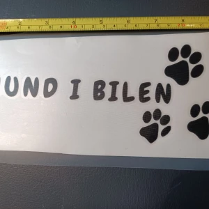 Vinyl dekal  - Bil dekalen i vinylfolie utskuren i högkvalitativt vinylfolie som fastnar lätt på alla ytor som glas.bil.båt.motor och kommer med instruktion 