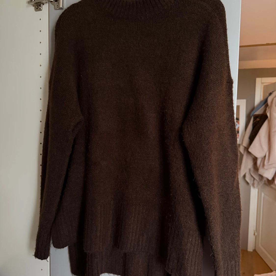 Brun stickad tröja  - 1