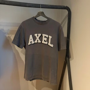 Axel Arigato t-shirt - T-shirt från Axel Arigato i mycket bra skick. 