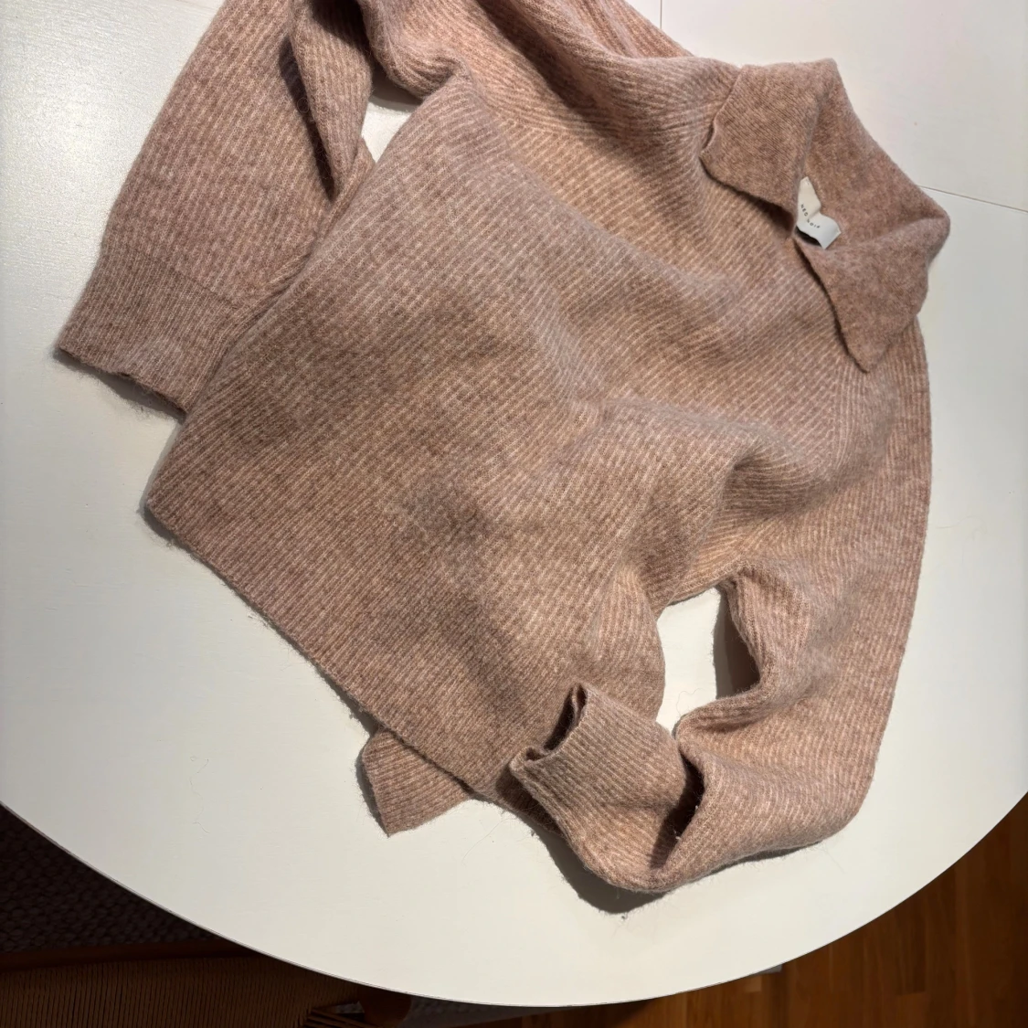 Beige stickad tröja från Neo Noir - 2