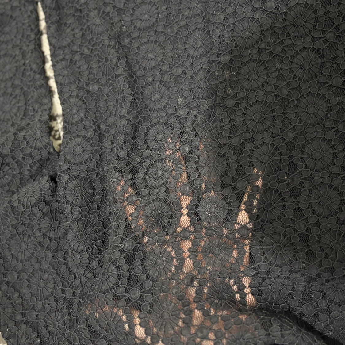 Svart blommig spetsblus från Vero Moda - 1