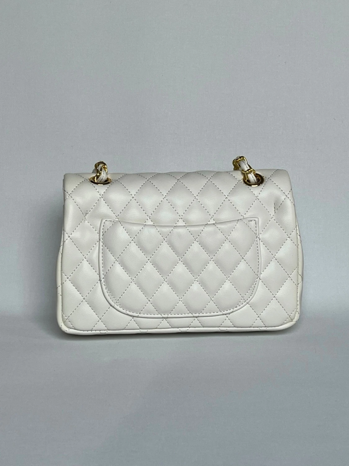 Vit quiltad Chanel handväska i skinn - 2