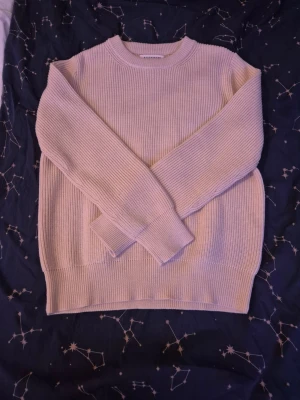 Beige stickad tröja från maison margiela. - Fin beige stickad tröja från maison margiela.