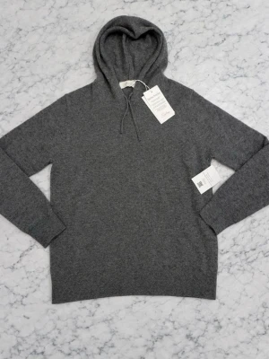 Kashmir hoodie - Säljer denna helt nya kashmir hoodie från sayless 🙌 Aldrig använt och lappen är kvar. Storlek XS. Tveka inte på att höra av dig 🤝kan gå ner lite i pris vid snabb affär