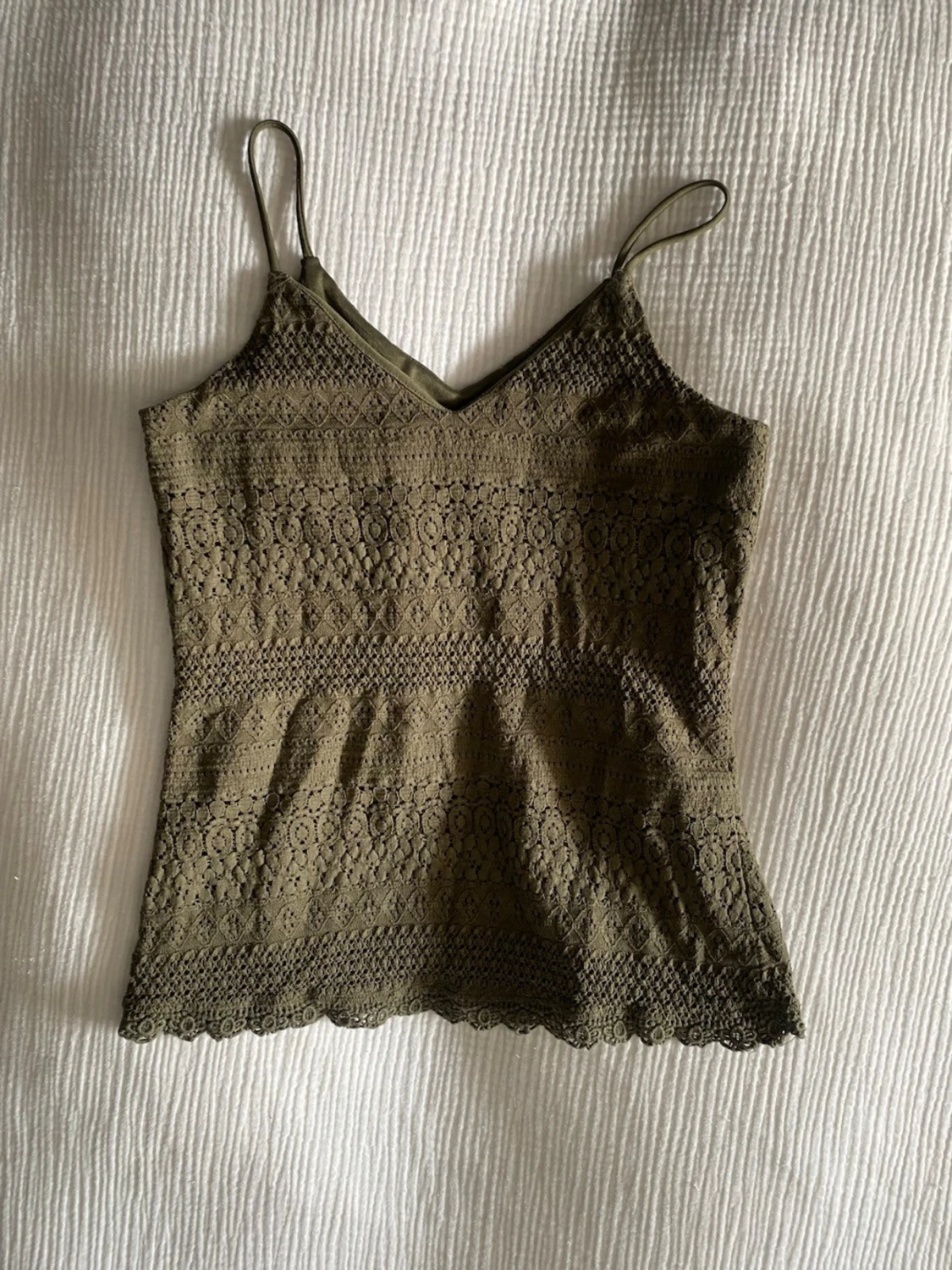 Olivgrön spetslinnetopp med smala band - 1