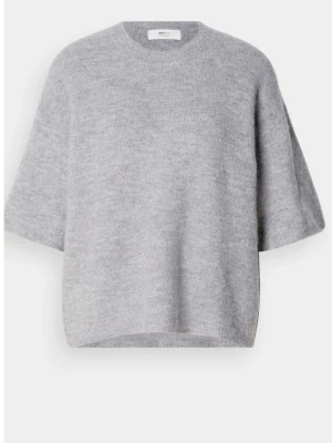 Grå stickad tröja - Säljer denna gråa kortärmade tröjan från Ginatricot🩵🩵