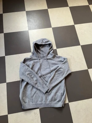 Kashmir hoodie  - Inte synligt använd och passar folk som är mellan 160-170 