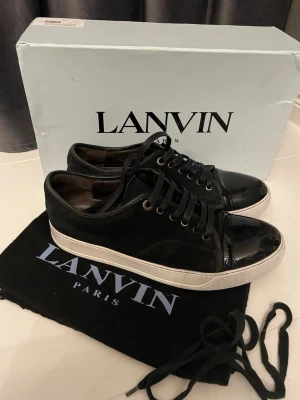 Lanvin cap toe - Lanvin cap toe - skick 8/10 - storlek 41,5 - allt og medföljer✅- hör av er för fler bilder eller info 